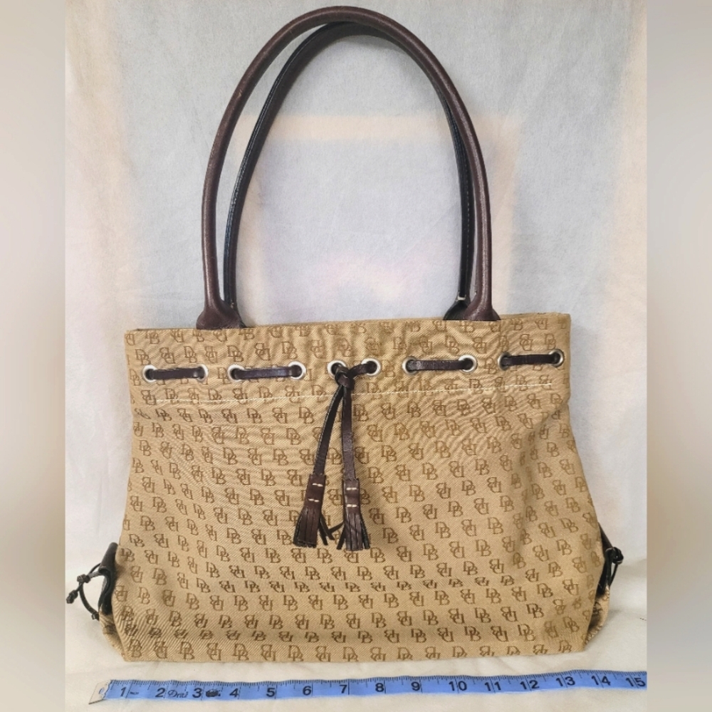 Dooney & Bourke Signature Canvas Tassle Shoulder Bag, Vintage Collectible - Picture 6 of 10